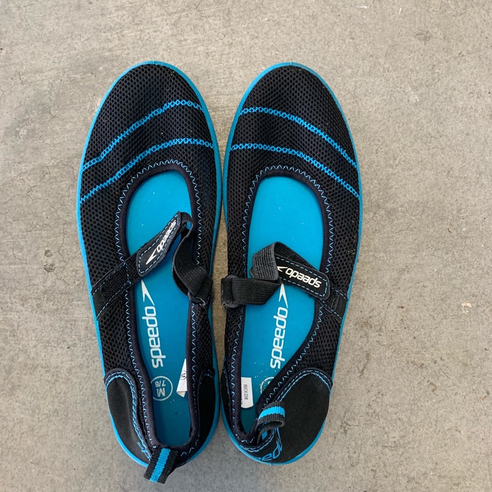 {Speedo} water shoes